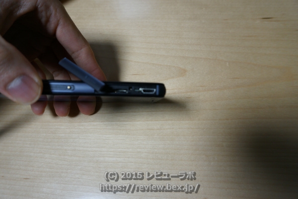 「Xperia Z3 Conmpact SO-02G」 micro USB端子、microSDカードスロット